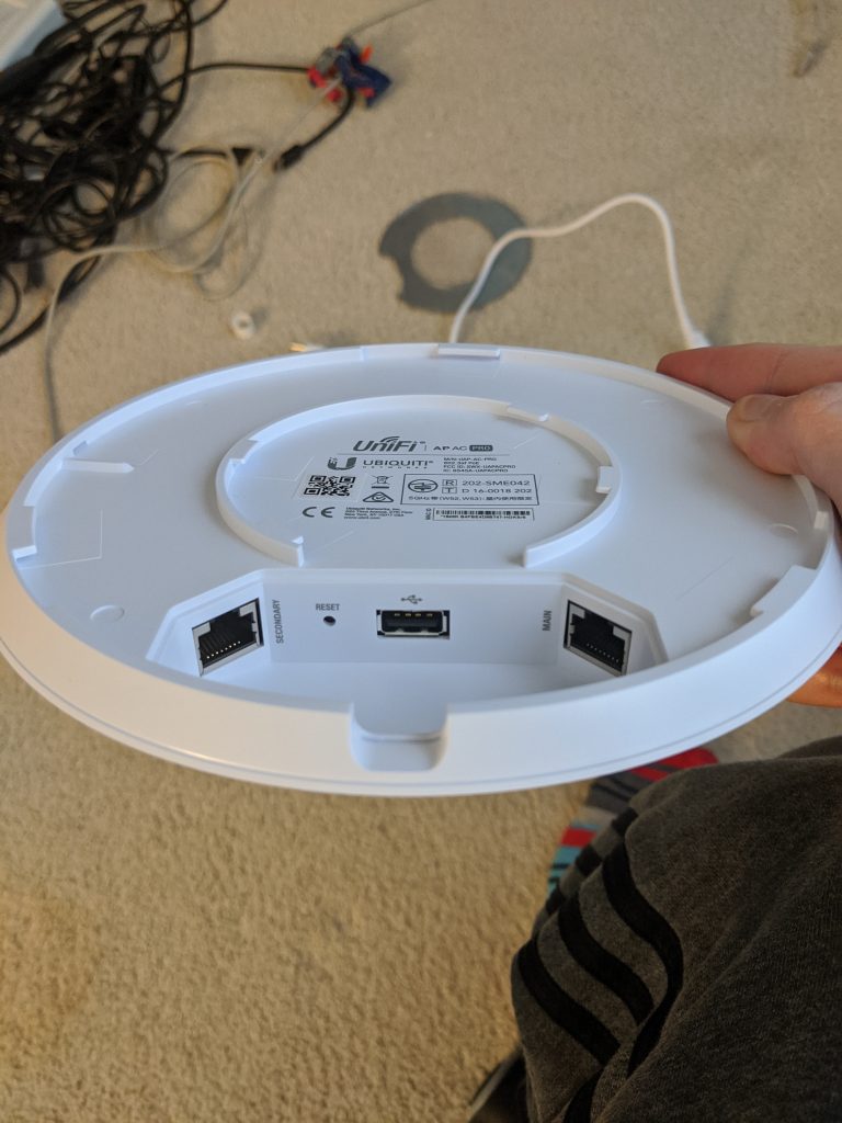 Slow Ubiquiti UniFi PRO - Ports